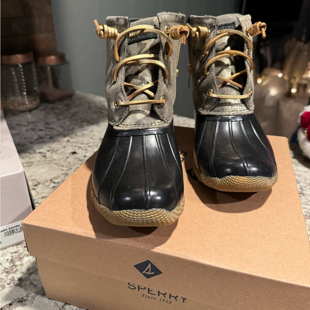 Sperry / Saltwater Water Resistant Duck Boot (Women)